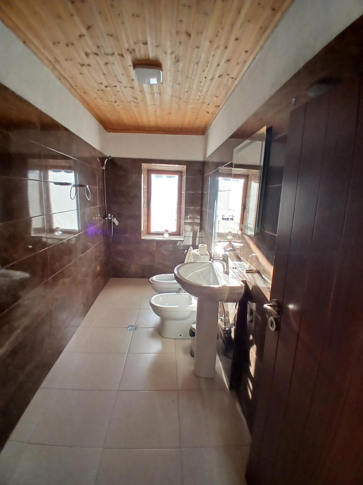 Bujtina Tusha Hotel Priska e Madhe Ngoại thất bức ảnh