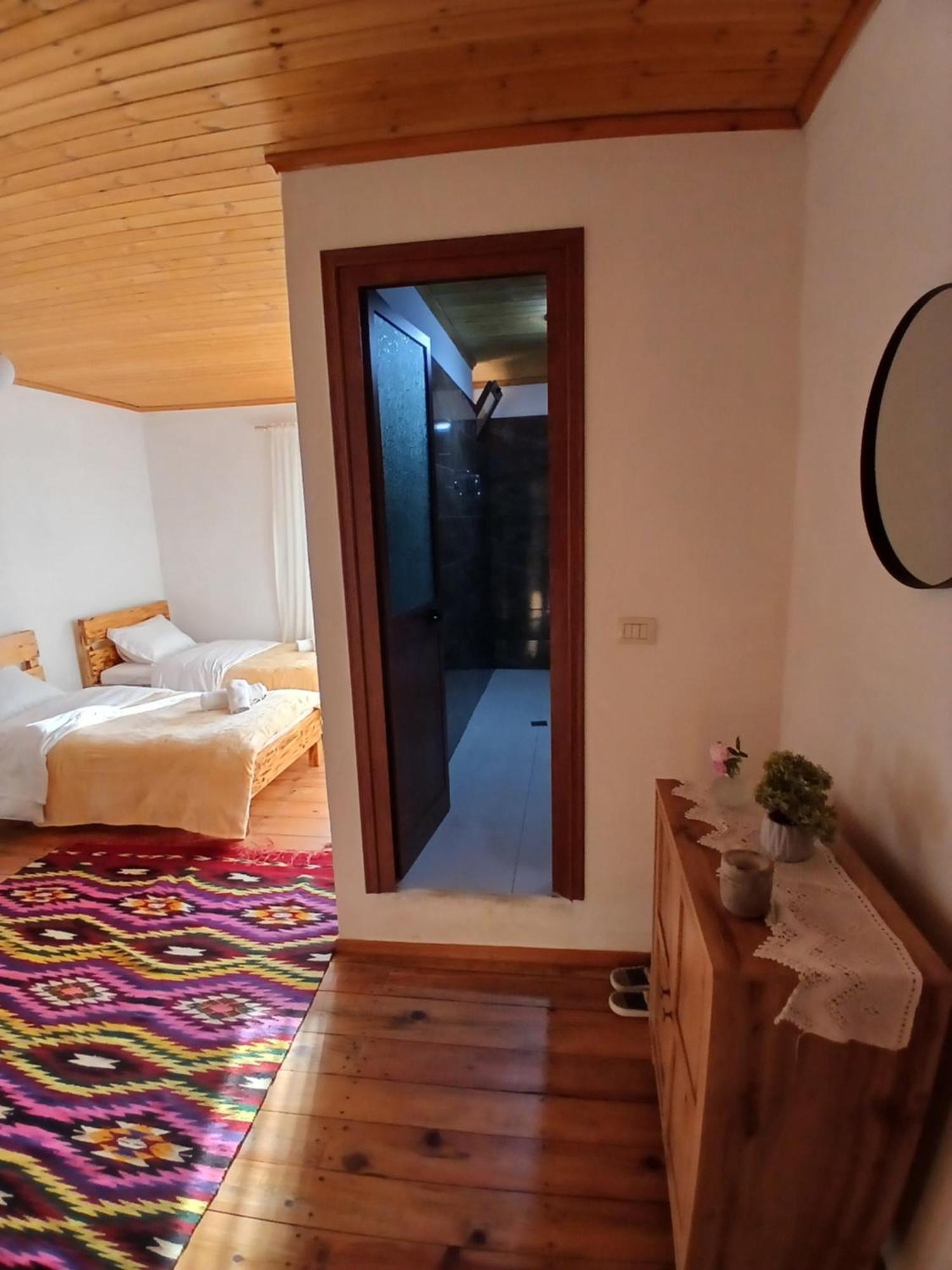 Bujtina Tusha Hotel Priska e Madhe Ngoại thất bức ảnh