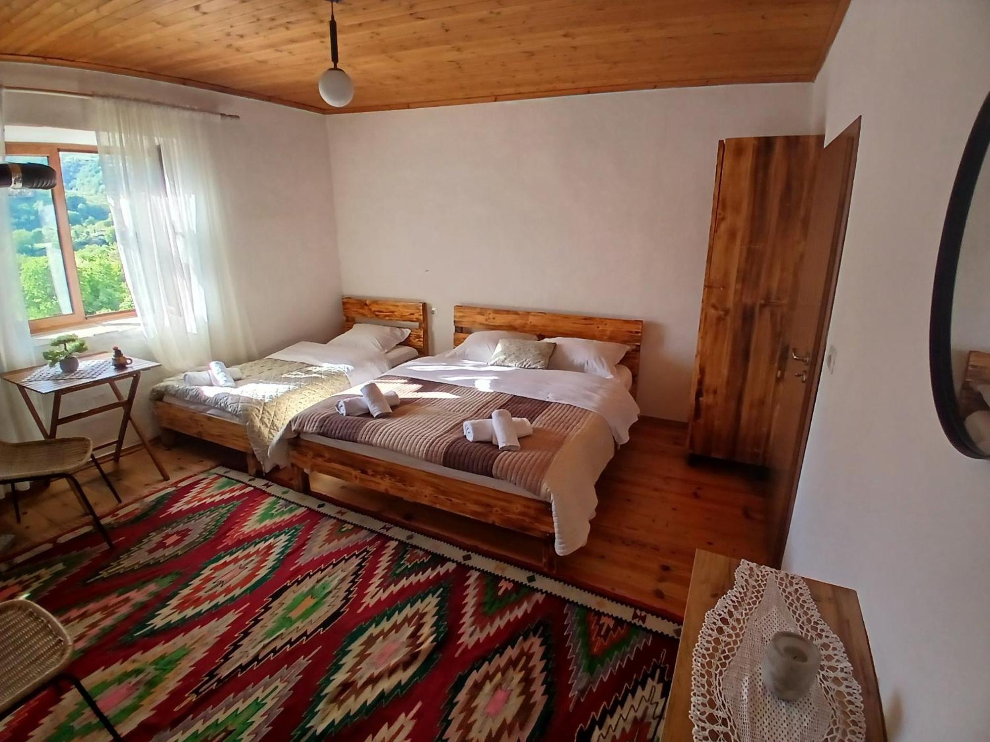 Bujtina Tusha Hotel Priska e Madhe Ngoại thất bức ảnh
