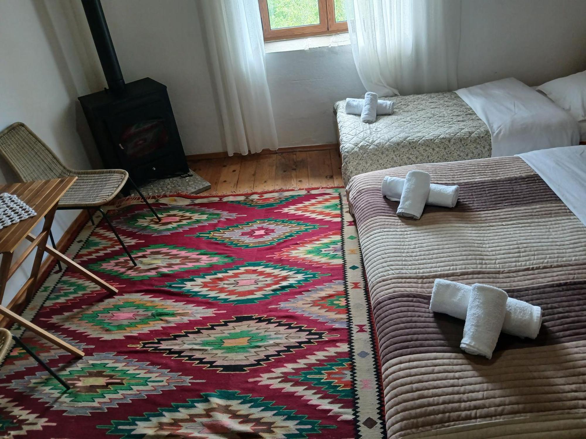 Bujtina Tusha Hotel Priska e Madhe Ngoại thất bức ảnh